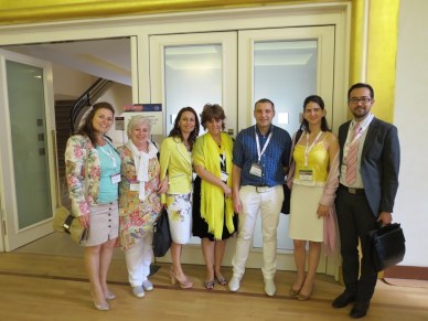 Снимка за спомен: участниците от България на конгреса на WFLD в Париж